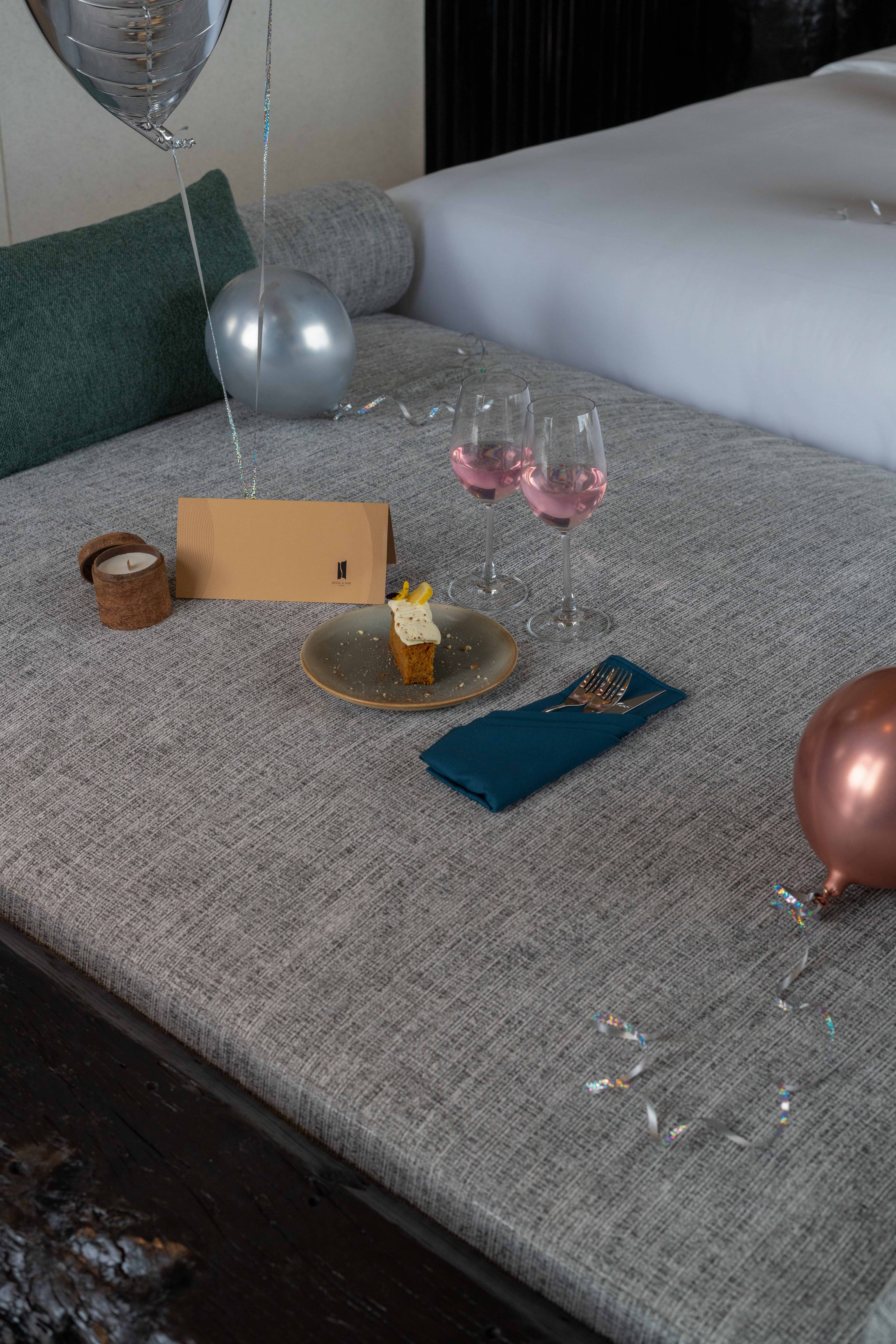 TRANG TRÍ PHÒNG KỶ NIỆM